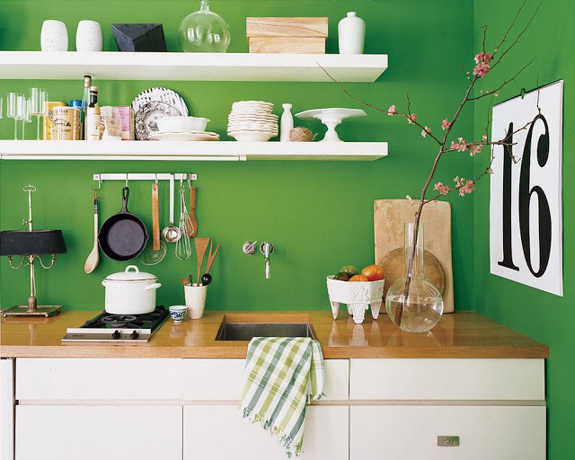 Зелёные стены в интерьере кухни
