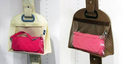 Чехол для сумки со специальным ремешком для подвешивания в шкафу купе.