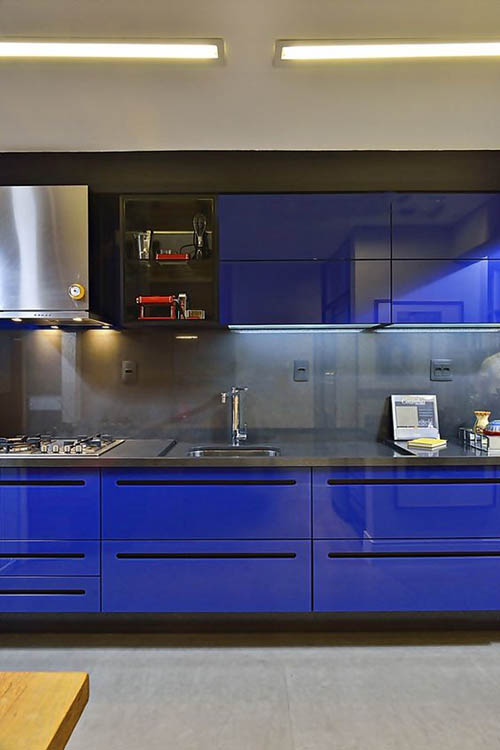 Кухни синего цвета в стиле модерн.
