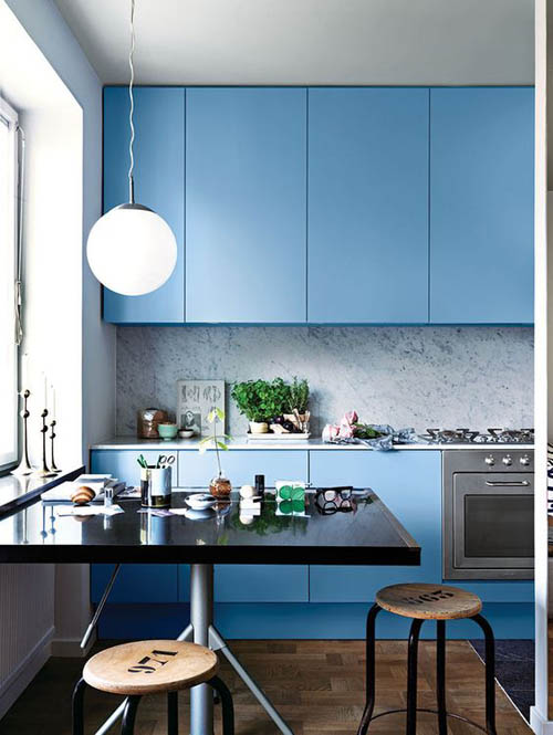 Современная кухня голубого цвета.