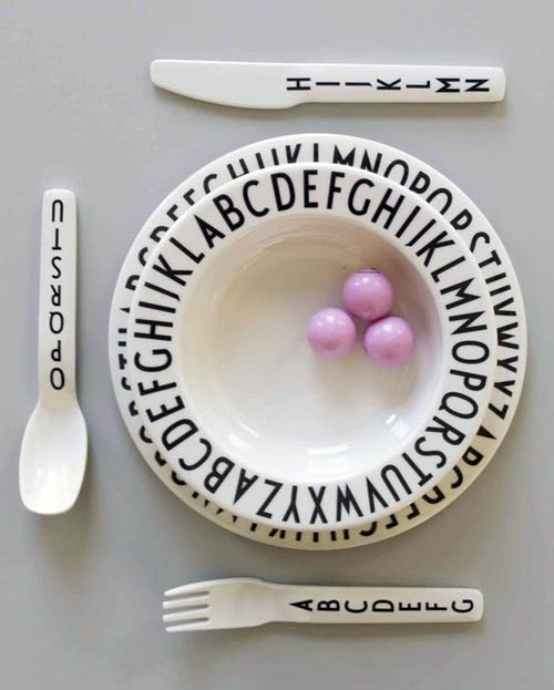 Фарфоровая тарелка, вилка и ложки Design Letters.