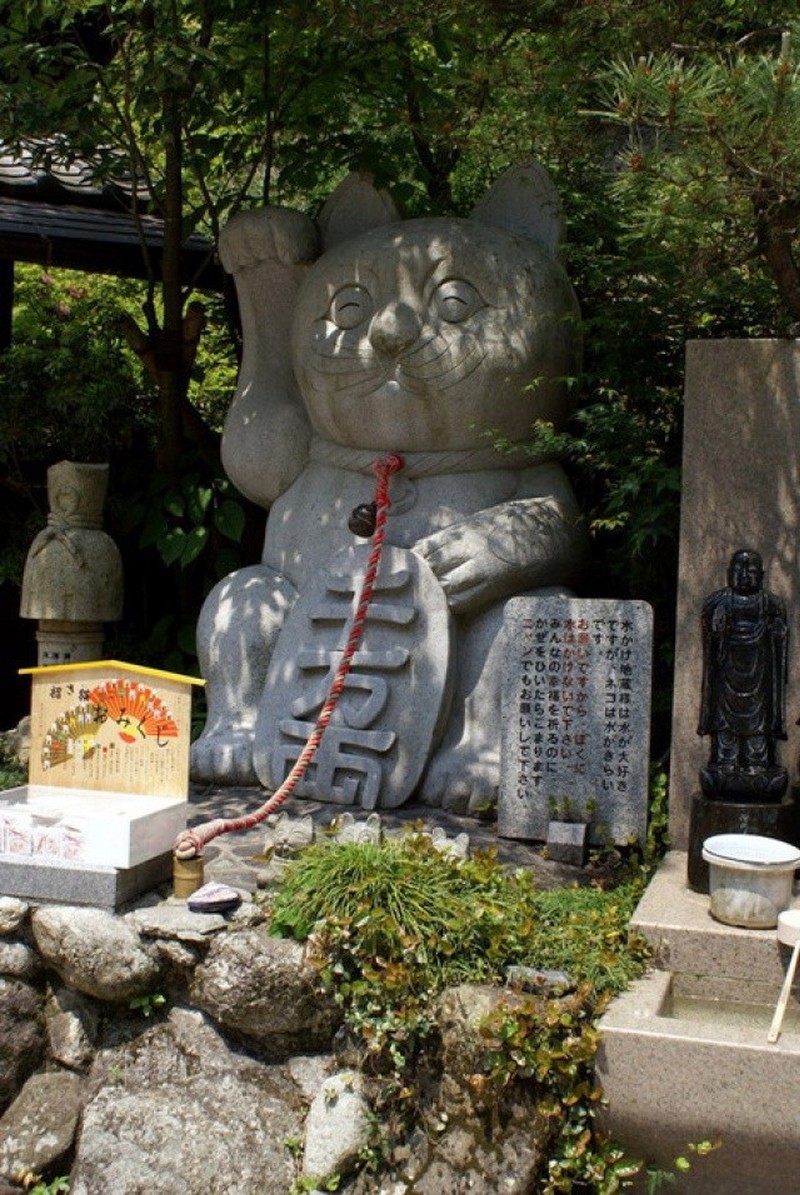 Храм кошек Готокудзи в Токио