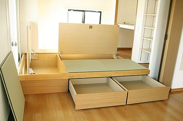 Пример организации хранения внутри кровати подиума