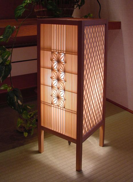 Японский фонарь андон на четырёх ножках для использования внутри помещений