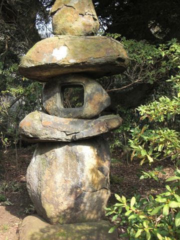 Каменный фонарь торо в стиле ямадоро