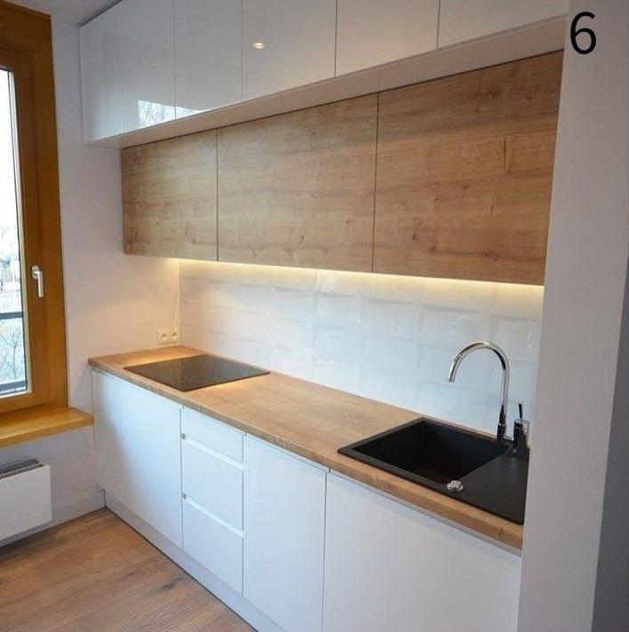 Дополнительные места хранения на маленькой кухне при компоновке кухни - шкафы до потолка