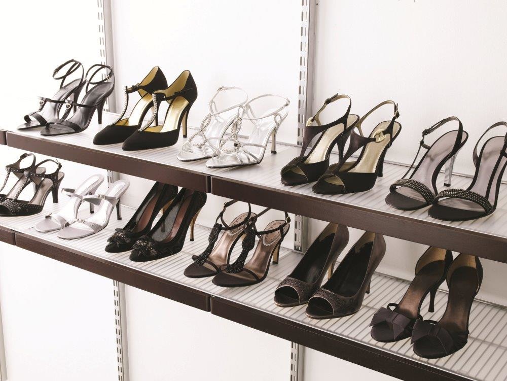 Полки для обуви в гардеробной Эльфа