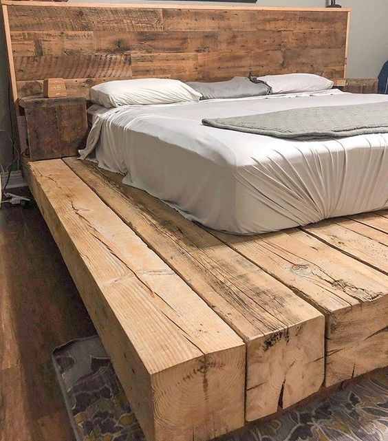 Основание кровати полностью выполнено из бруса