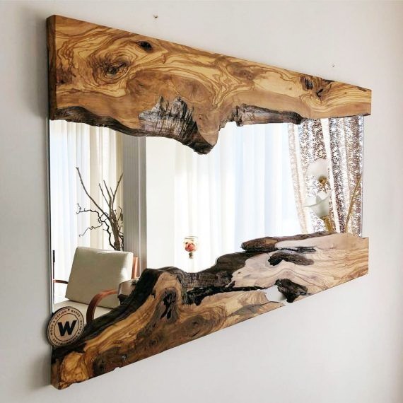 Настенное зеркало из деревянных слэбов