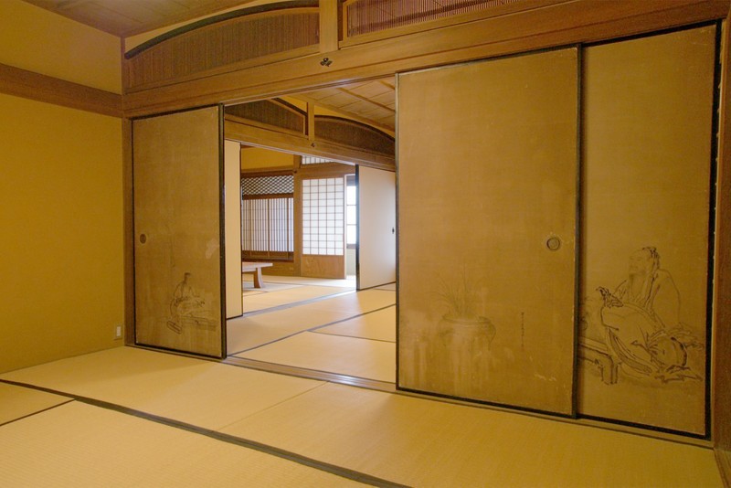 Древние двери фусума, которые служат сотни лет, несмотря на старые технологии. Да, тогда были другие материалы и технологии
