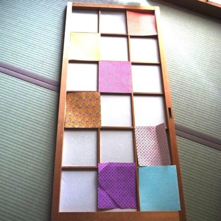 Цветная декоративная бумага для отделки японской двери - это последняя модная тенденция