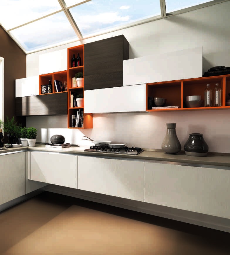 Кроме того, что кухня парящая, в её конструкции следует отметить необычную конфигурацию верхних шкафов